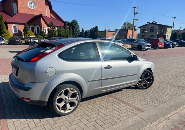 Ford Focus cena 8800 przebieg: 284000, rok produkcji 2005 z Oleśnica małe 379